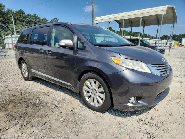 2013 TOYOTA SIENNA XLE  