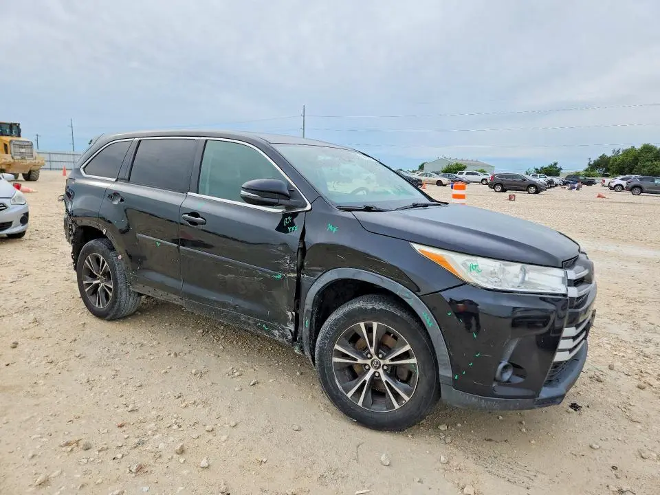 2018 TOYOTA HIGHLANDER LE  