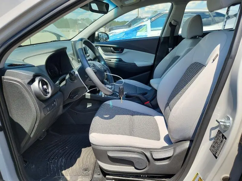 2023 HYUNDAI KONA SE  