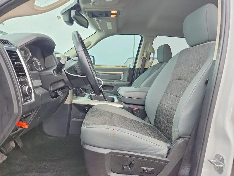 2016 RAM 1500 SLT  