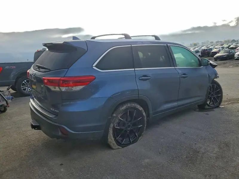 2017 TOYOTA HIGHLANDER SE  