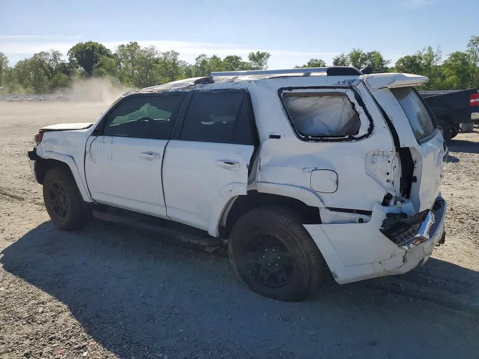 2023 TOYOTA 4RUNNER SR5  