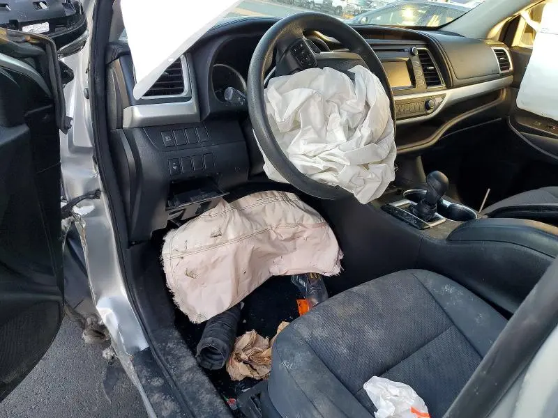 2018 TOYOTA HIGHLANDER LE  