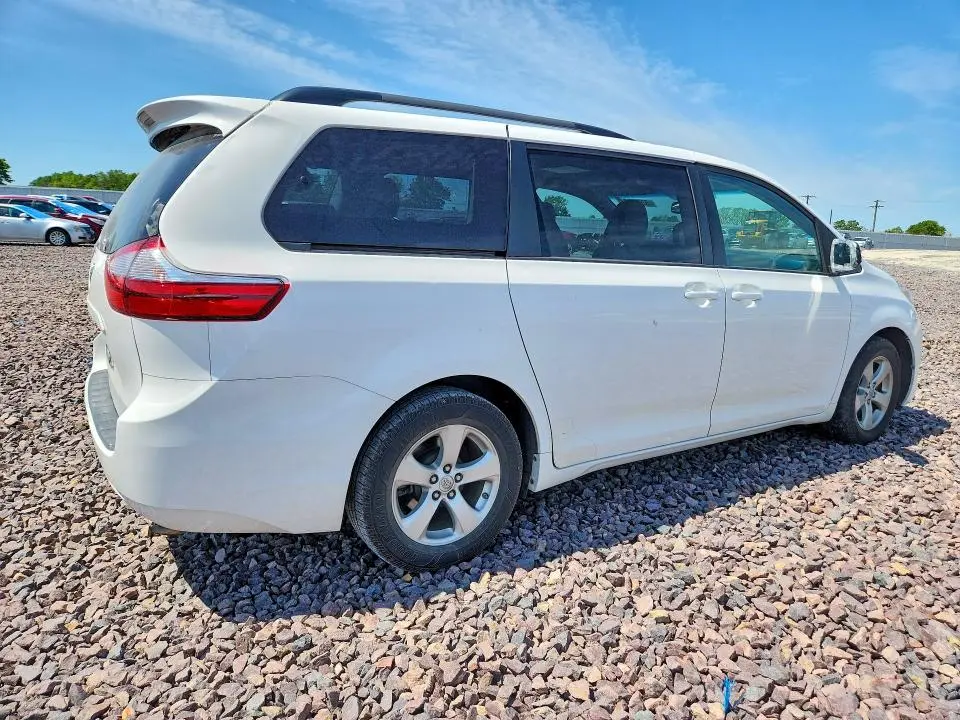 2016 TOYOTA SIENNA LE  