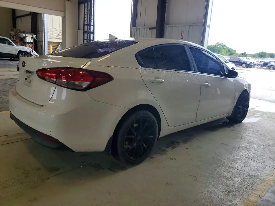 2017 KIA FORTE LX  