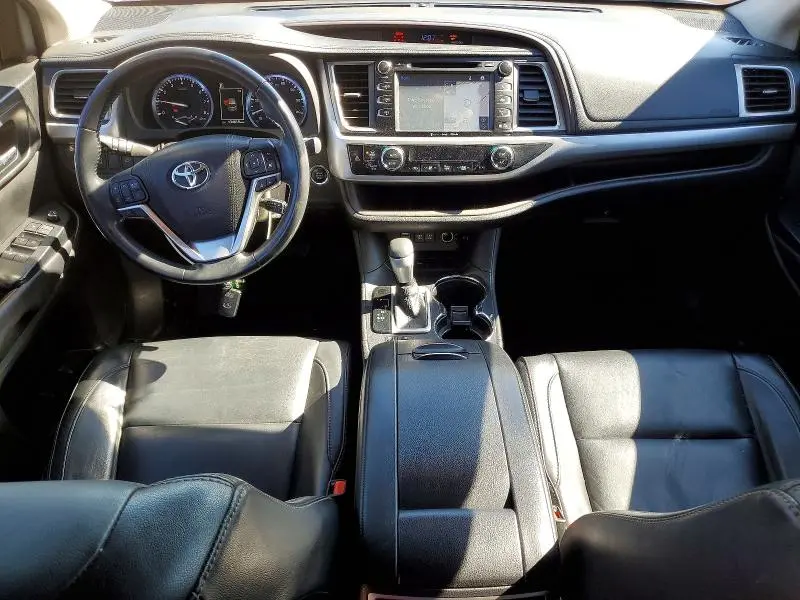 2017 TOYOTA HIGHLANDER SE  