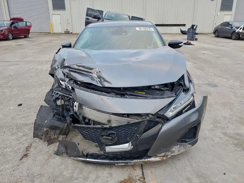 2021 NISSAN MAXIMA SV  