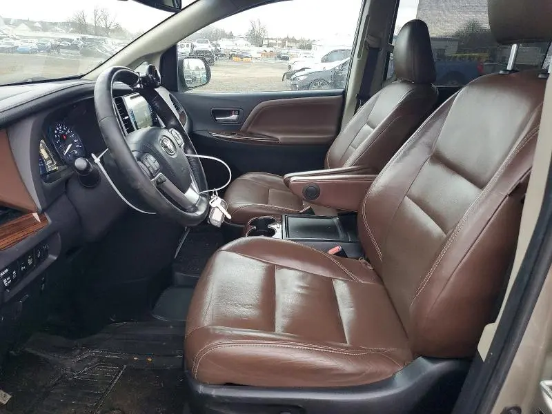 2015 TOYOTA SIENNA XLE  