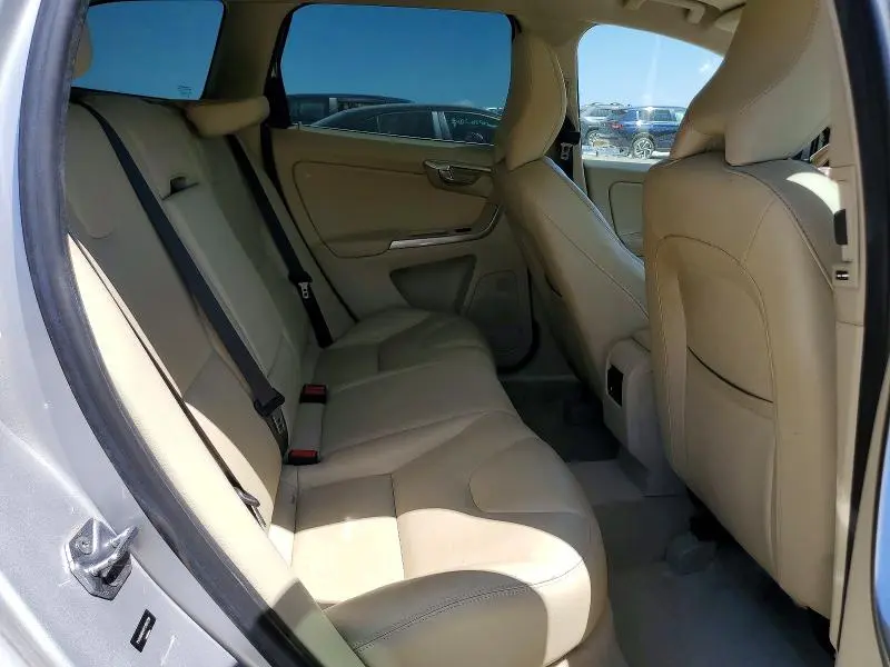 2015 VOLVO XC60 T5 PLATINUM  