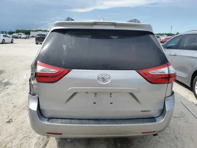 2018 TOYOTA SIENNA XLE  