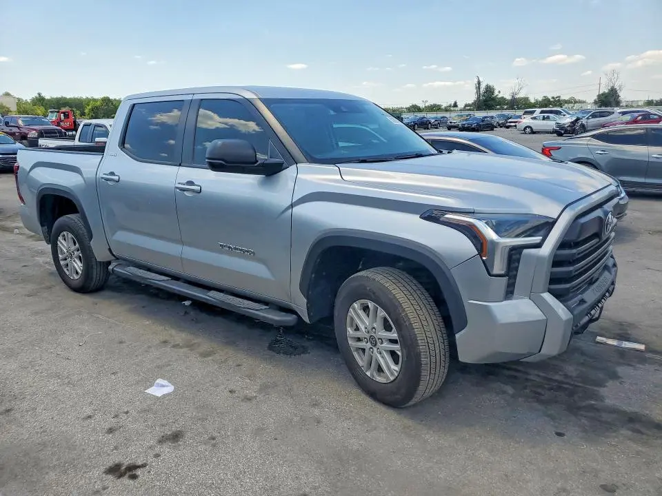 2024 TOYOTA TUNDRA SR5  