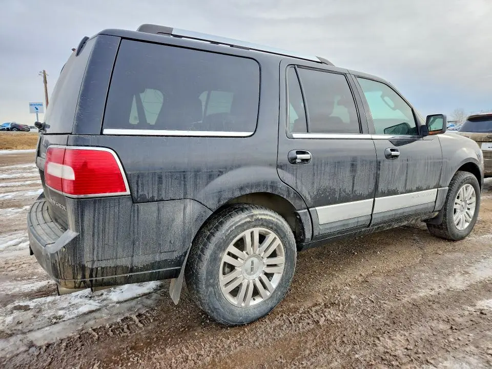 2011 LINCOLN NAVIGATOR   