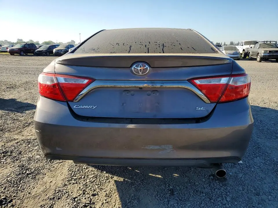 2016 TOYOTA CAMRY SE  