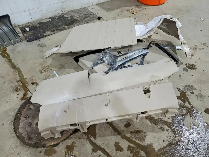 2015 TOYOTA VENZA LE  