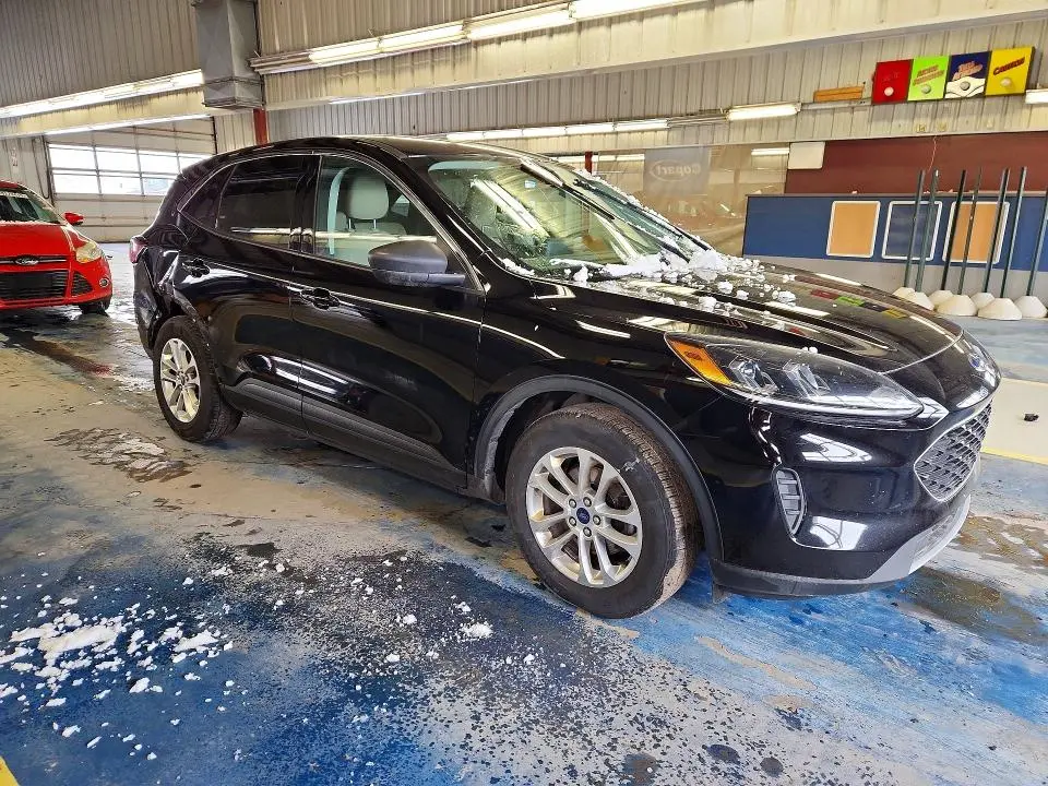2022 FORD ESCAPE SE  