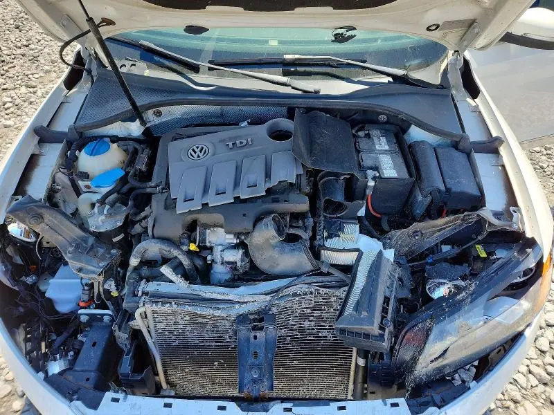 2014 VOLKSWAGEN PASSAT SE  