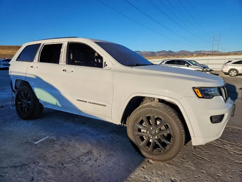 2020 JEEP GRAND CHEROKEE LAREDO  