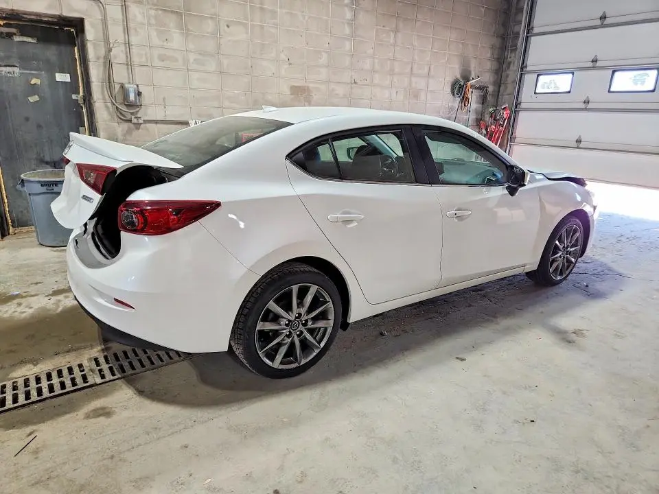 2018 MAZDA 3 TOURING  