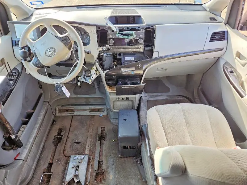 2014 TOYOTA SIENNA LE MOBILITY 7-PASSENGER  