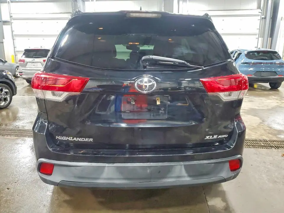 2017 TOYOTA HIGHLANDER XLE  