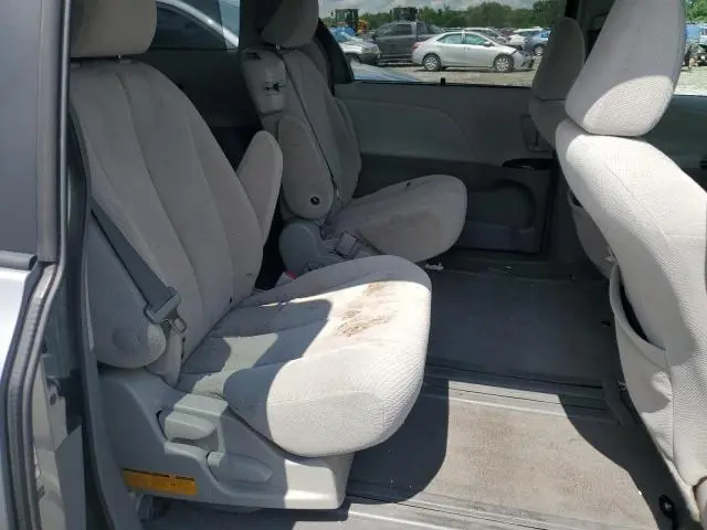 2011 TOYOTA SIENNA LE