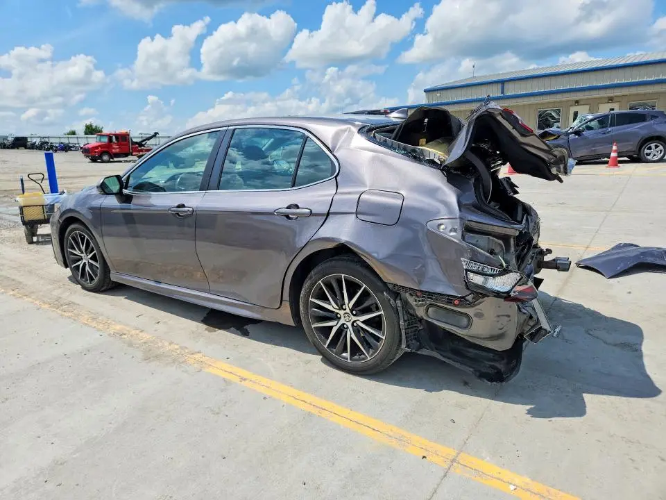 2022 TOYOTA CAMRY SE  