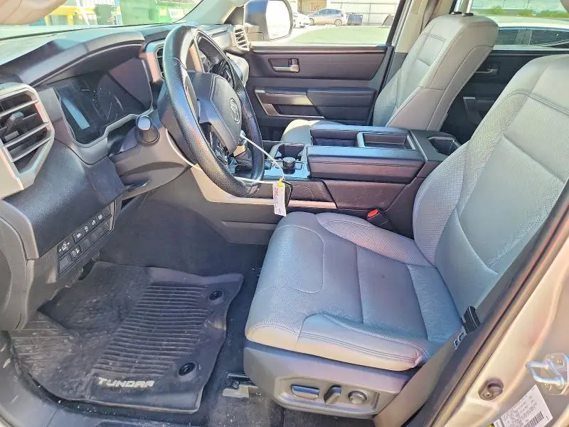 2022 TOYOTA TUNDRA SR5  