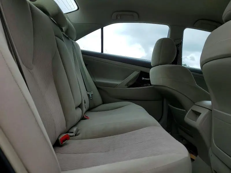 2010 TOYOTA CAMRY LE  