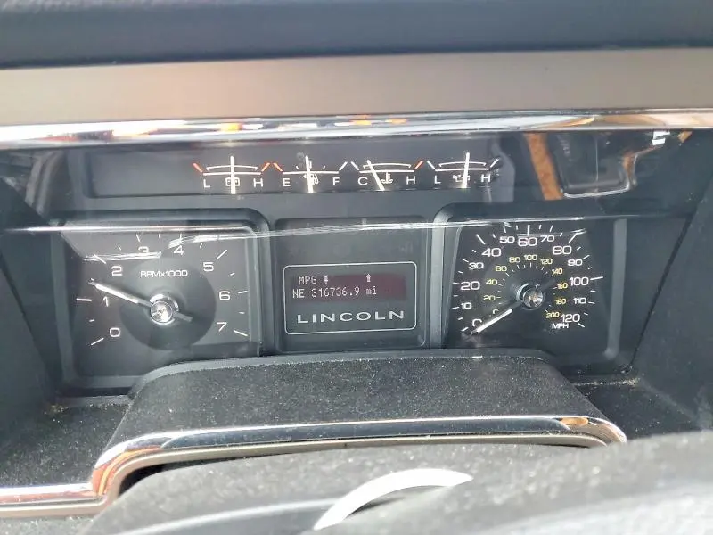 2011 LINCOLN NAVIGATOR   