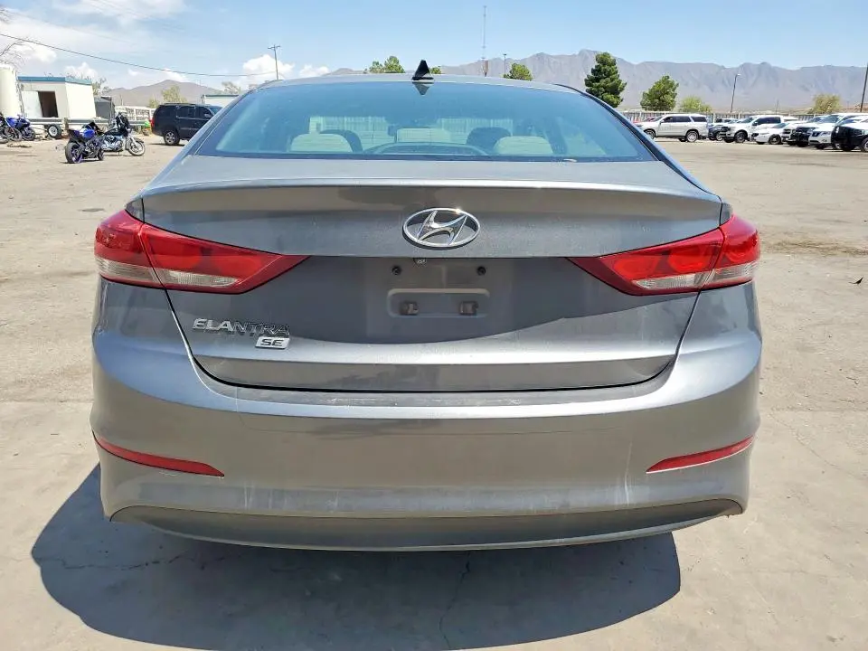 2018 HYUNDAI ELANTRA SE  