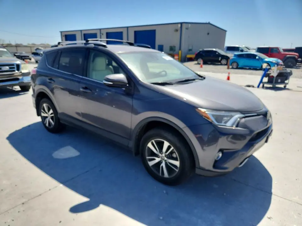 2018 TOYOTA RAV4 XLE  