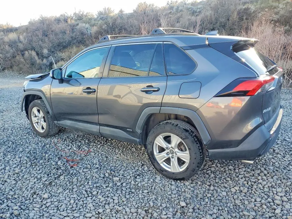 2021 TOYOTA RAV4 XLE  