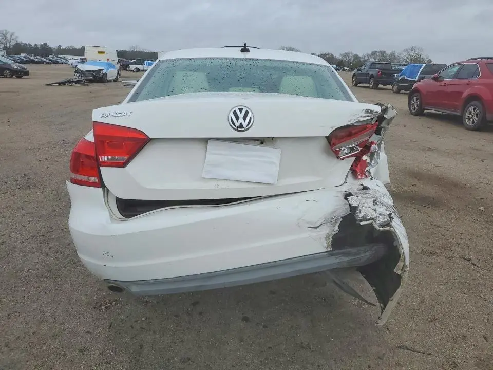 2013 VOLKSWAGEN PASSAT SE  