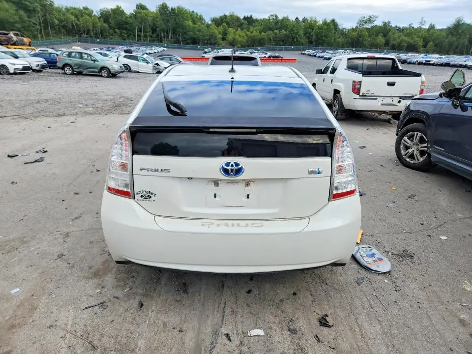 2011 TOYOTA PRIUS THREE  