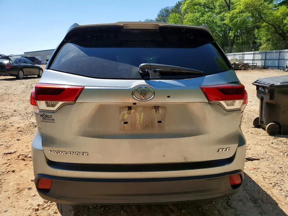 2019 TOYOTA HIGHLANDER XLE  