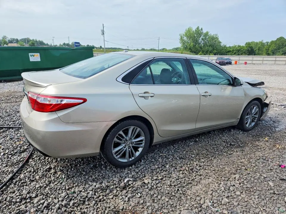 2015 TOYOTA CAMRY SE  