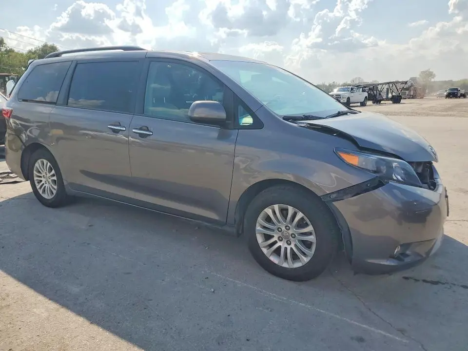 2017 TOYOTA SIENNA XLE PREMIUM 8-PASSENGER  