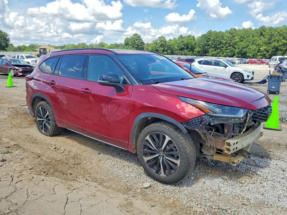 2021 TOYOTA HIGHLANDER XSE  