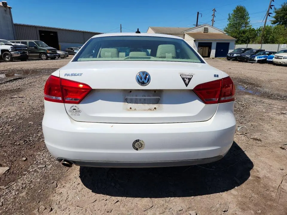 2013 VOLKSWAGEN PASSAT SE  
