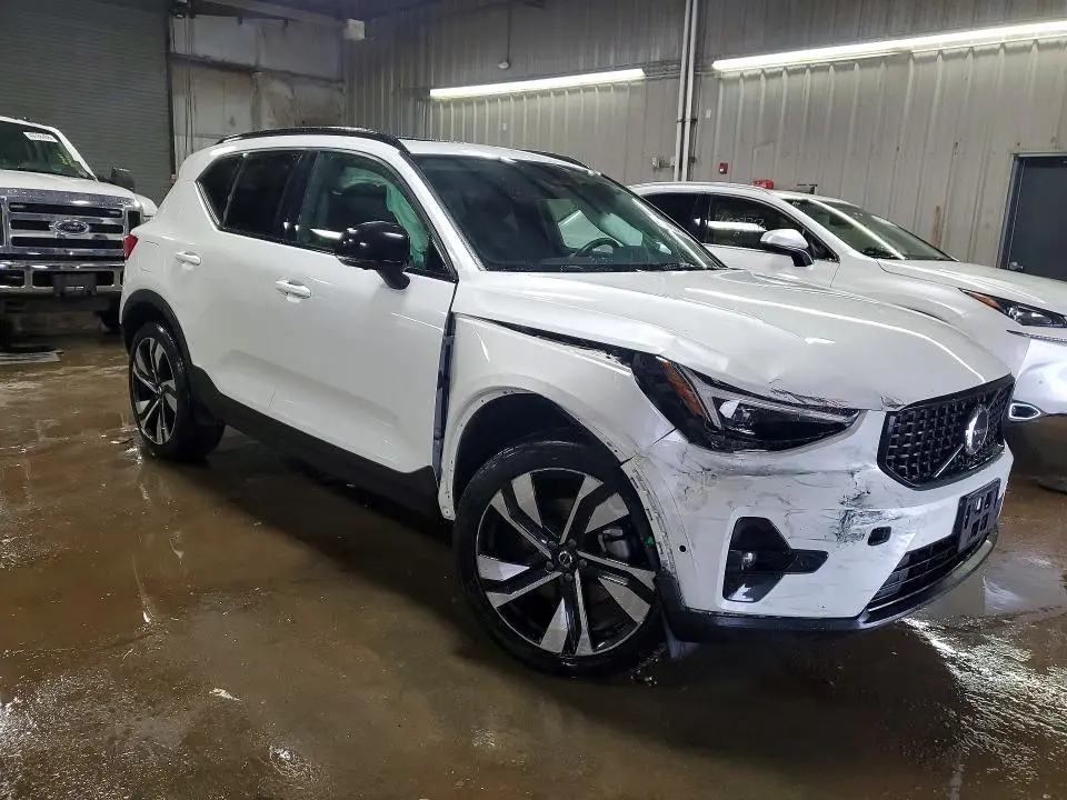2023 VOLVO XC40 ULTIMATE  