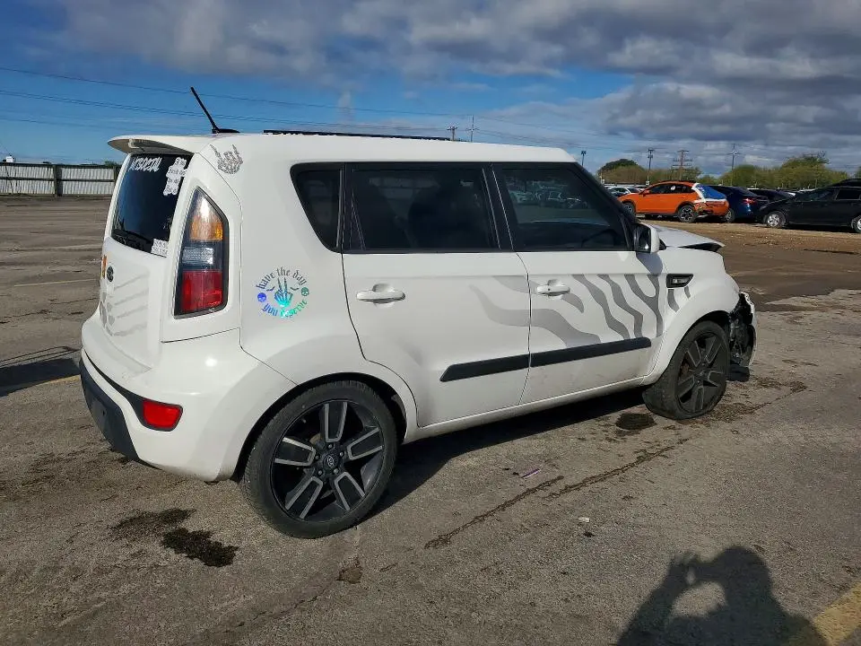 2011 KIA SOUL +  