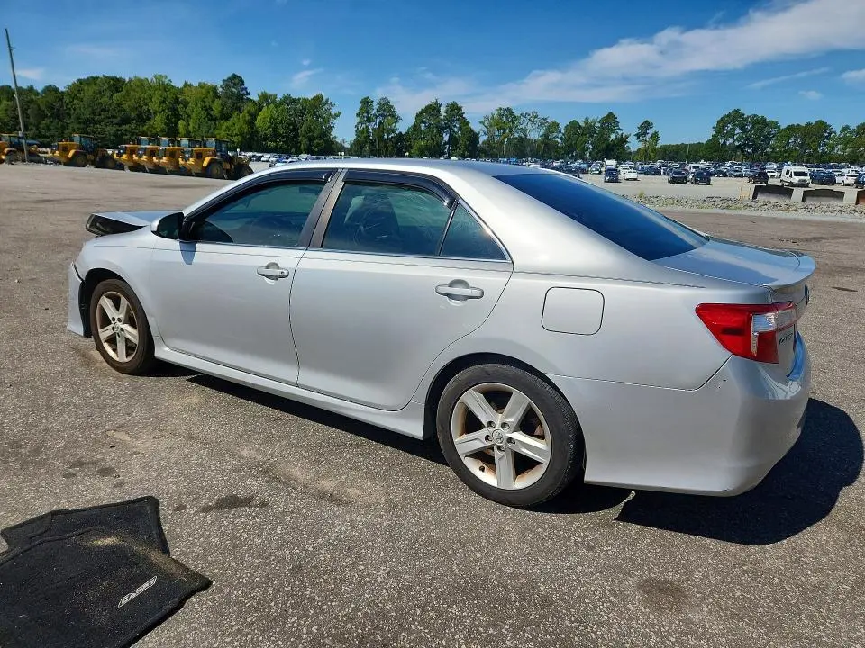 2014 TOYOTA CAMRY SE  