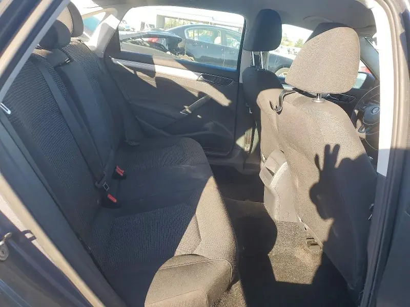 2017 VOLKSWAGEN PASSAT S  