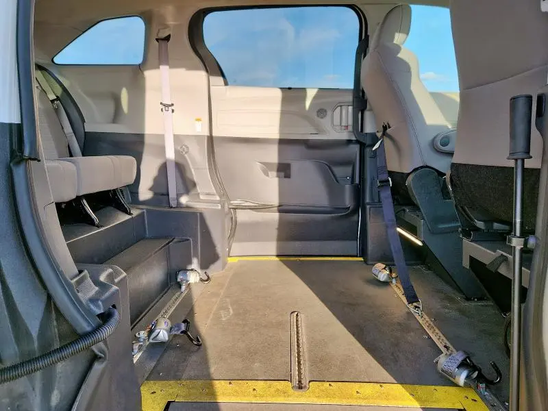 2024 TOYOTA SIENNA LE  