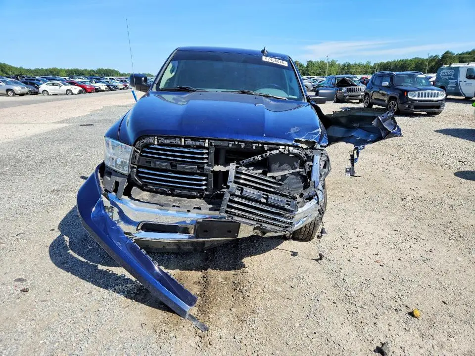 2016 RAM 1500 SLT  