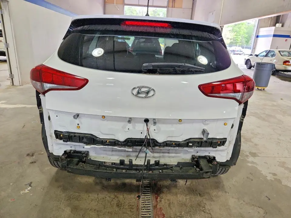 2018 HYUNDAI TUCSON SE  