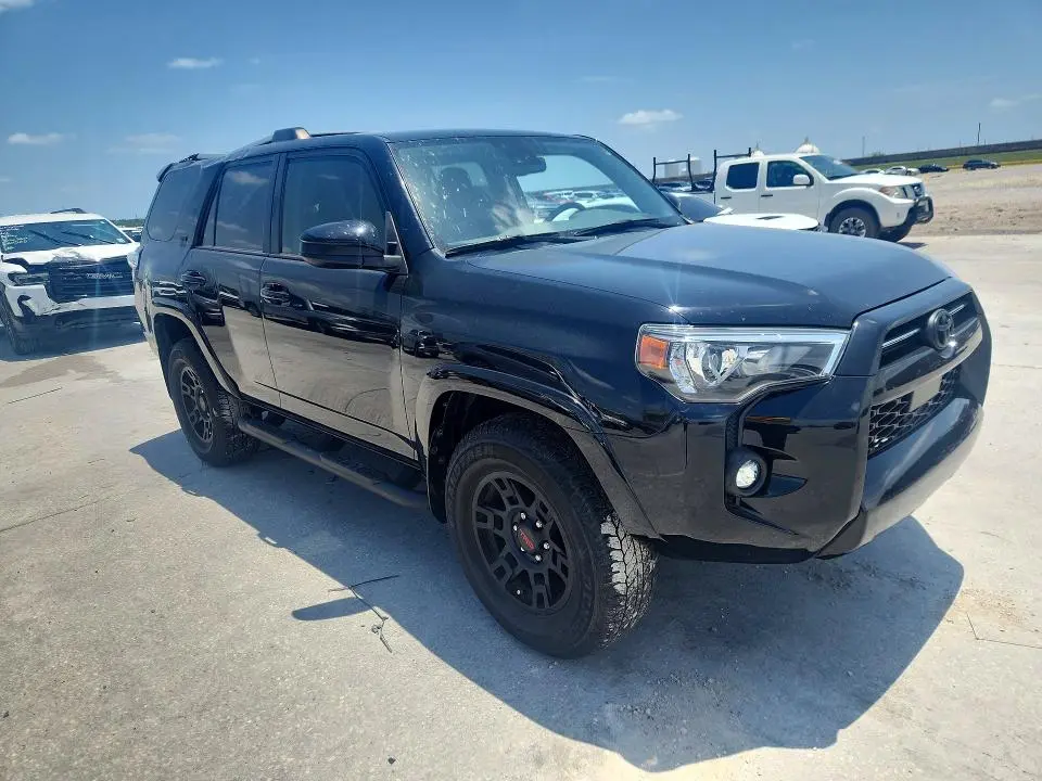 2023 TOYOTA 4RUNNER SR5  