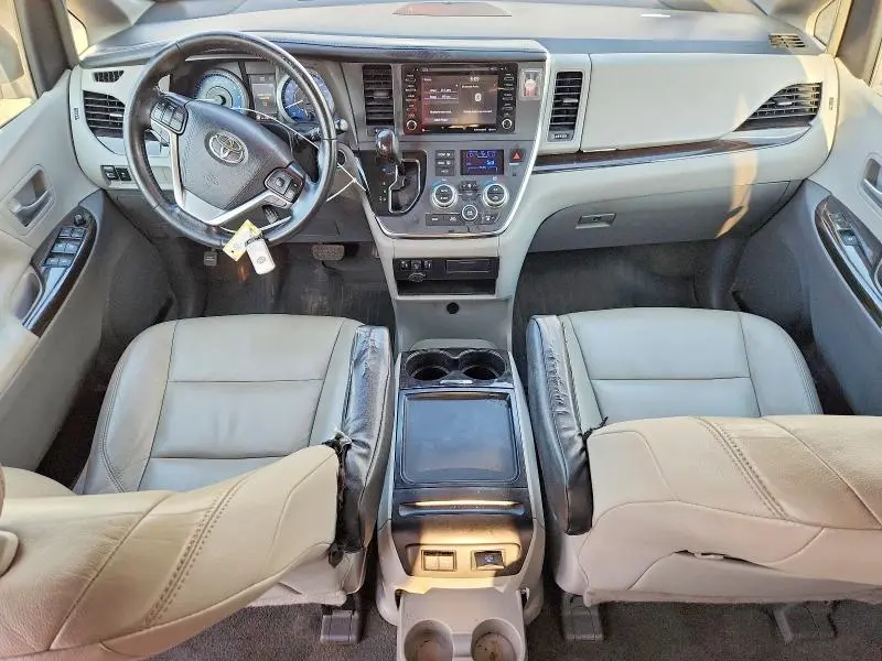 2019 TOYOTA SIENNA XLE 8-PASSENGER  