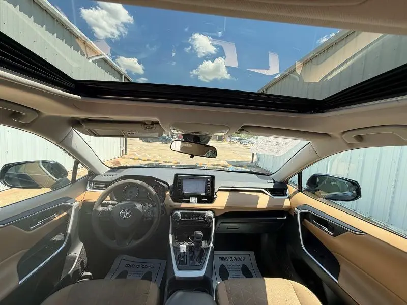 2020 TOYOTA RAV4 XLE  