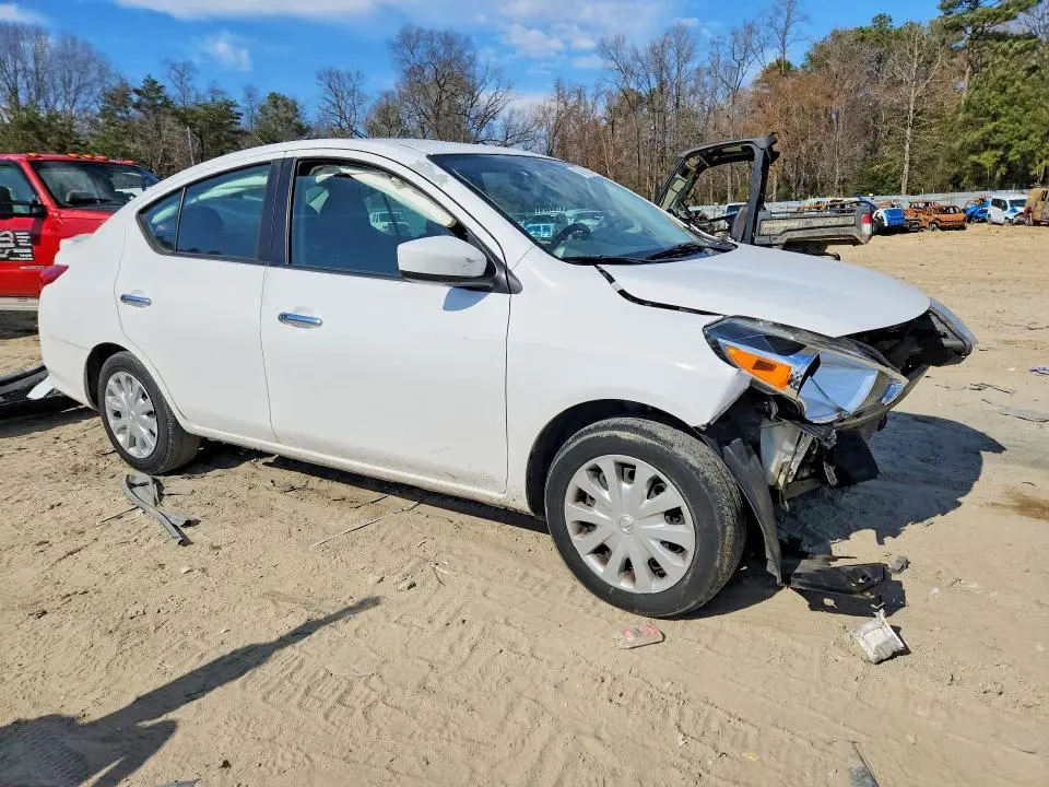2019 NISSAN VERSA SV  